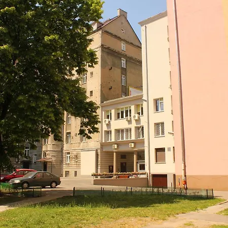 Central Warsaw Apartment Apartman *